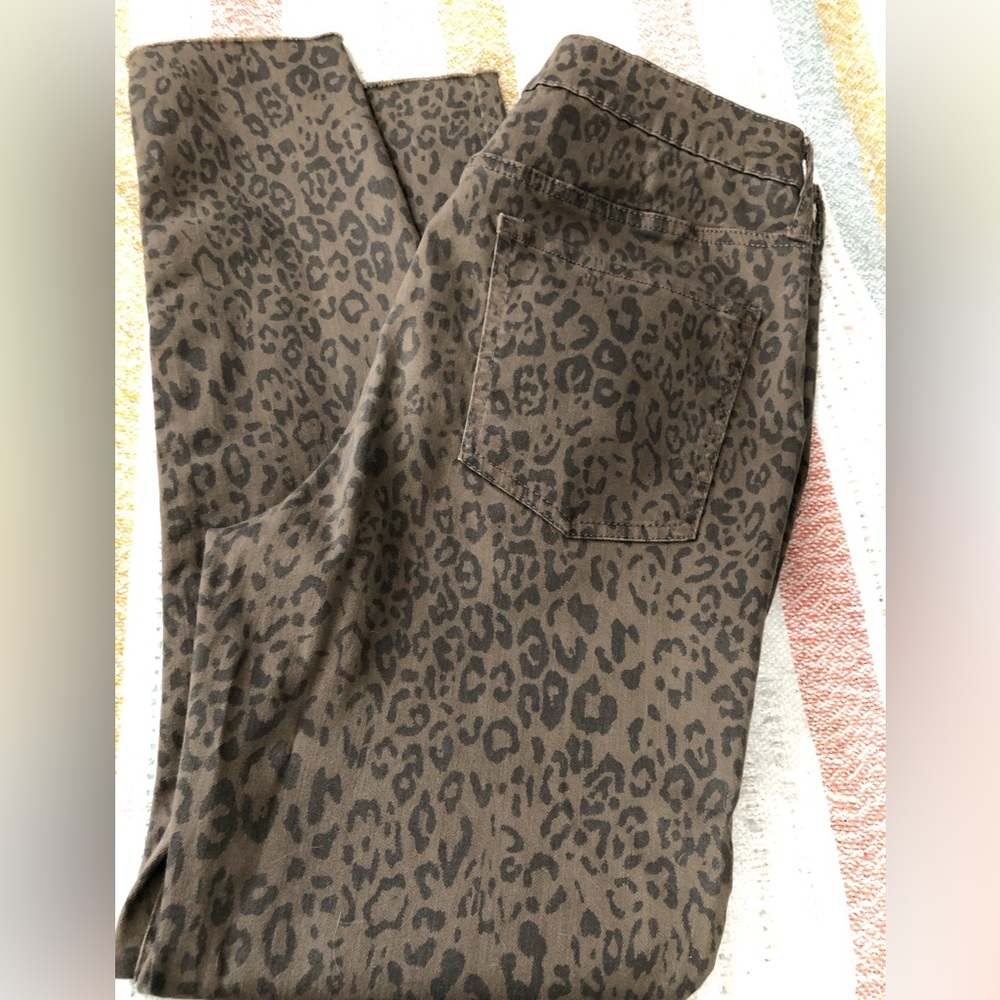 Woman’s Cheetah 🐆 print pants - Picture 6 of 10